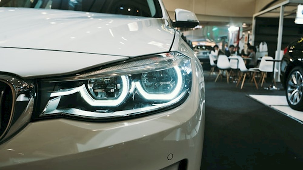Auto bianca da concessionario_Automotive Dealer Day