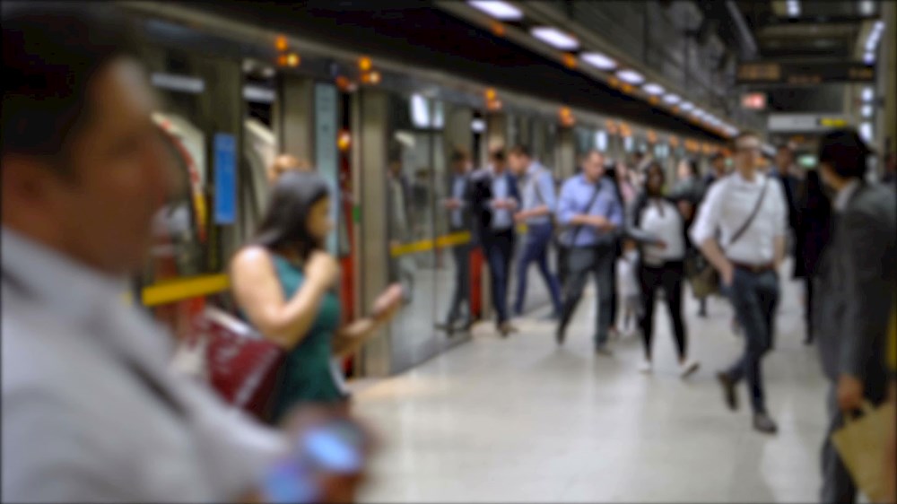 Persone in metropolitana