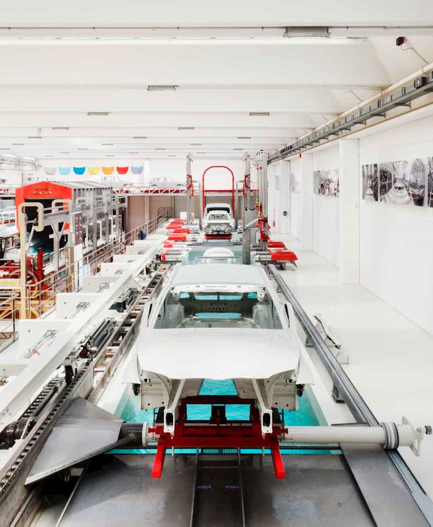 Scocca auto in verniciatura_Partnership NTT DATA - Geico Taikisha